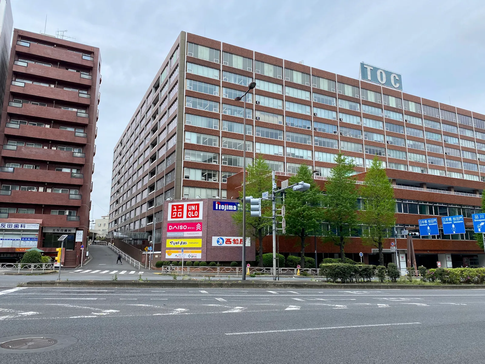 TOCビルの外観