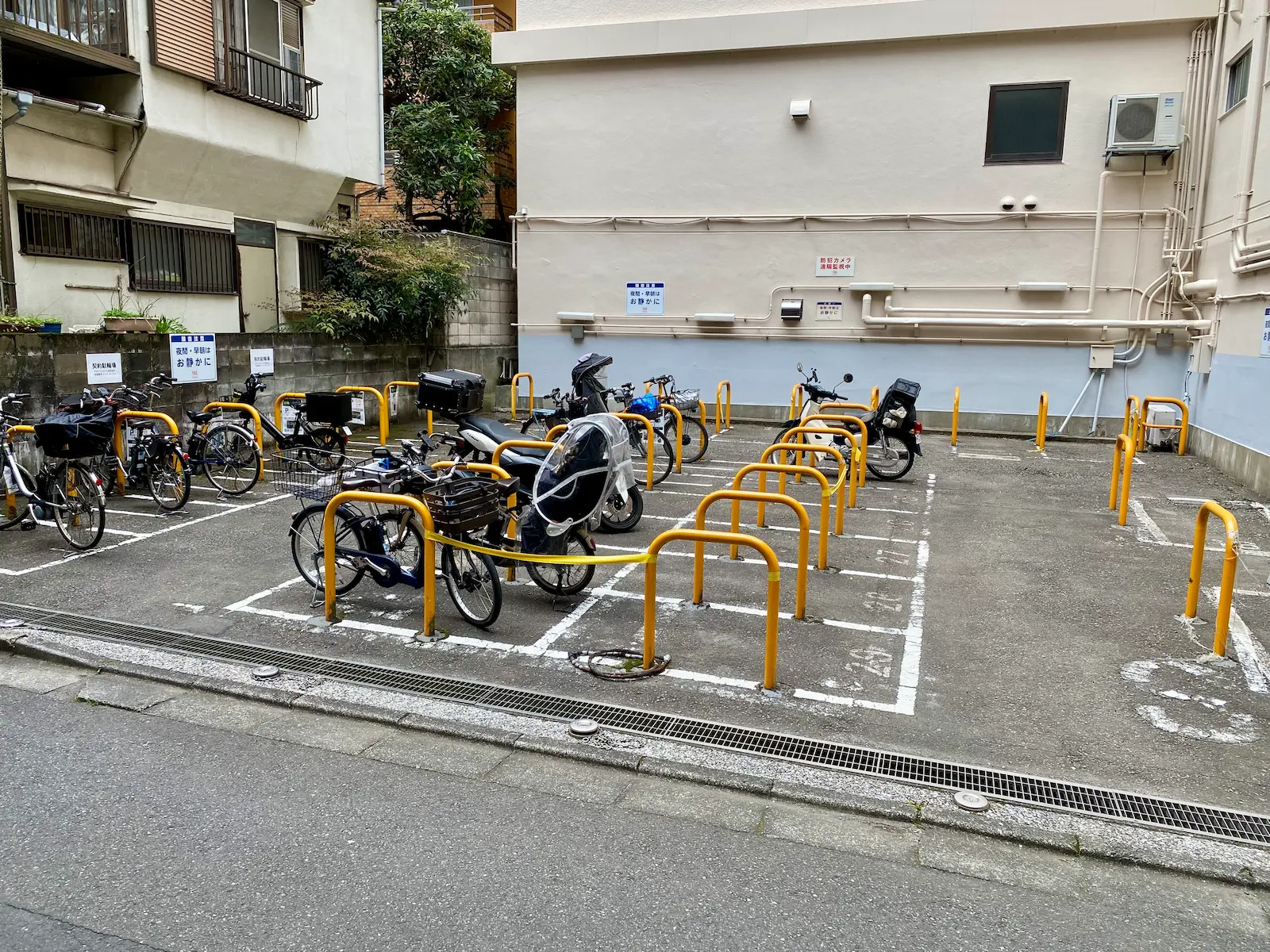 駐車場内の駐輪スペース